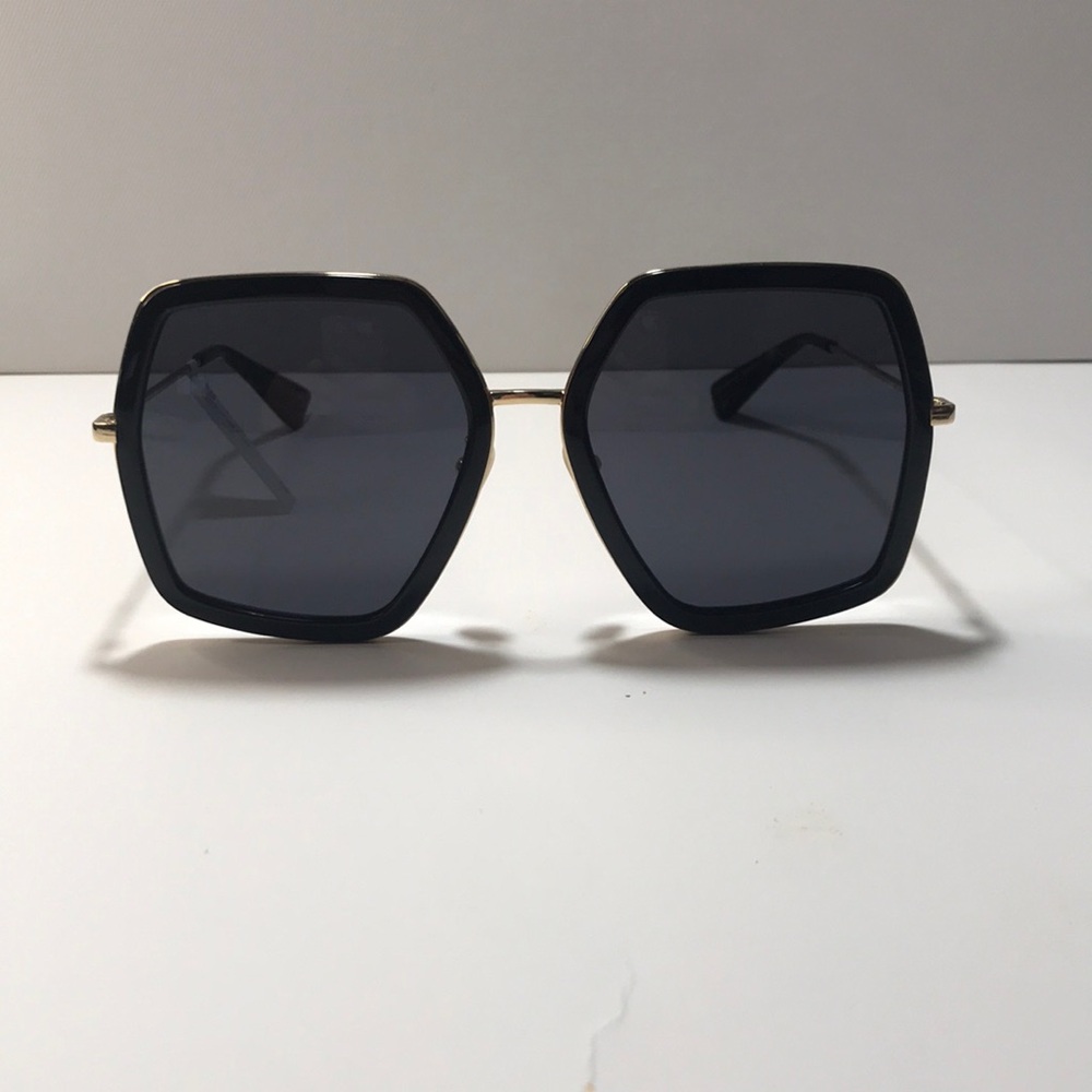 New Authentic iconic Gucci GG0106S 001 Black Hexagonal Oversized Sunglasses